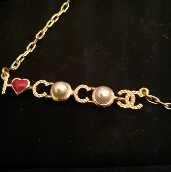 Authentic 2017 Chanel Necklace - Picture 3 of 11